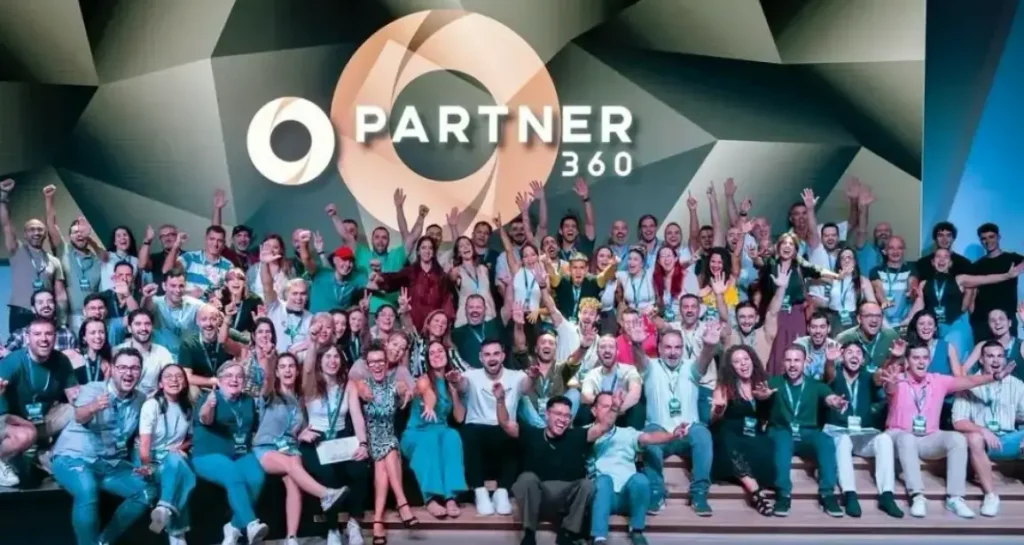 Grupo de alumnos de Partner 360 durante un evento presencial